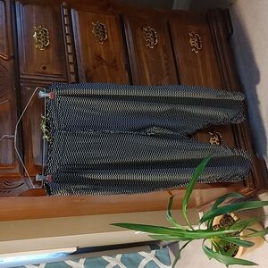 Women's Black & White Capris
